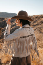 Load image into Gallery viewer, The Horse Shoe